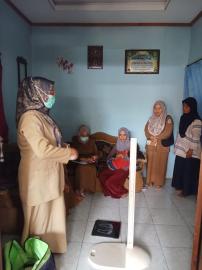 KUNJUNGAN KE RUMAH ANAK KURANG GIZI DI PADUKUHAN PIYAMAN 1